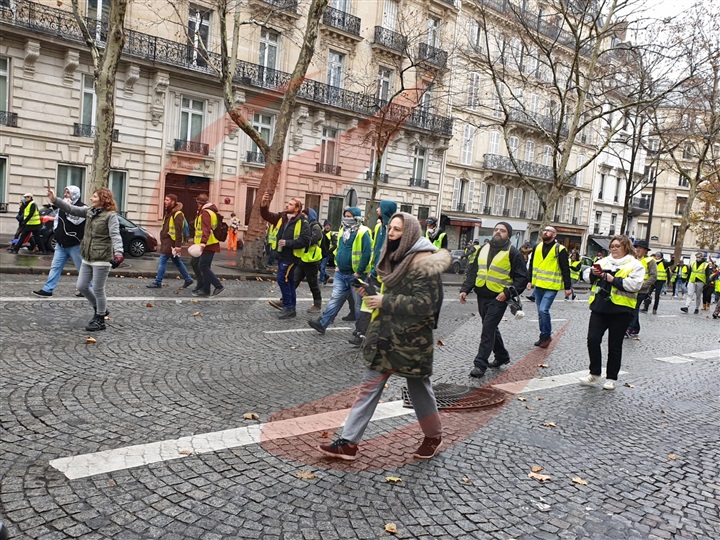 Siehe Video : Paris brennt... Die Gelbwesten drohen: Unsere Forderungen oder das Chaos