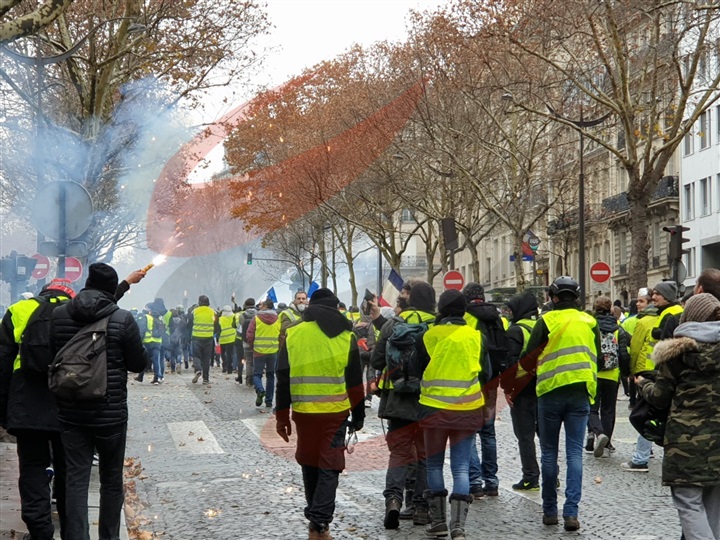 Siehe Video : Paris brennt... Die Gelbwesten drohen: Unsere Forderungen oder das Chaos