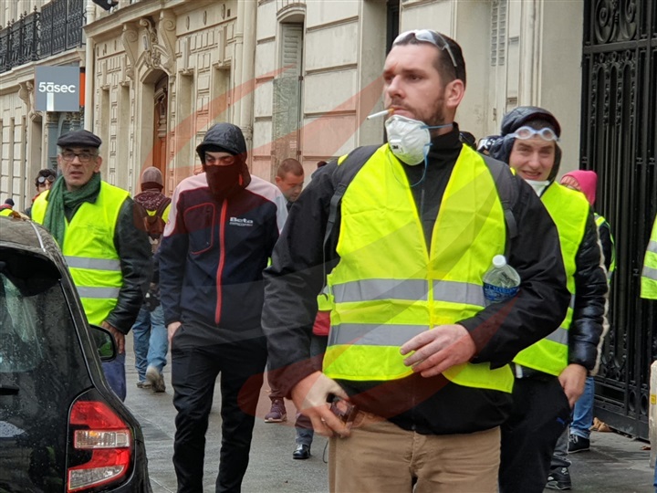 Siehe Video : Paris brennt... Die Gelbwesten drohen: Unsere Forderungen oder das Chaos