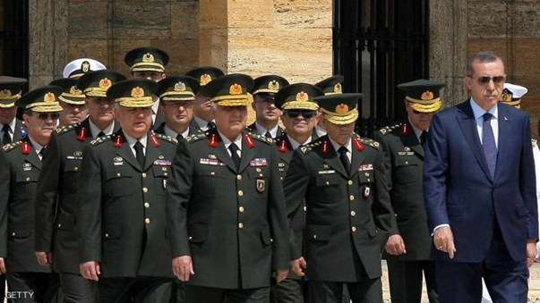 Spannungen innerhalb der türkischen Armee und Erdogan macht sich Sorgen wegen eines neuen Putsches