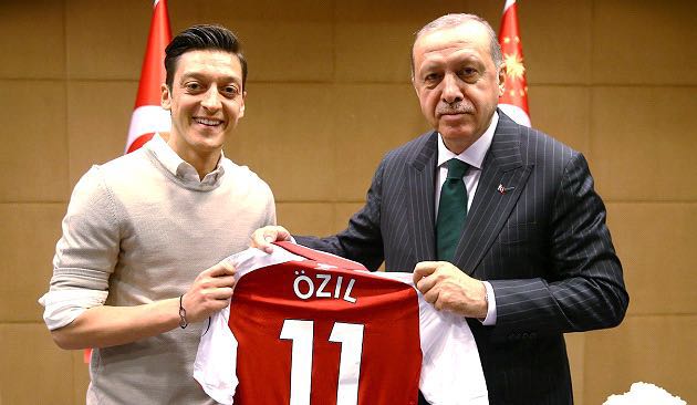 Özil bricht sein Schweigen und tritt aus der Nationalmannschaft zurück