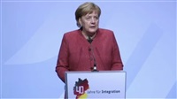 Merkel deutet auf