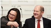 Umfrage: SPD verbessert