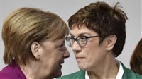 AKK gegen Merkel: