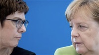 Umfrage: Merkel soll