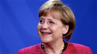 Merkel bleibt an