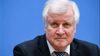 Seehofer verteidigt