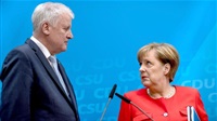 Seehofer lobt Merkel